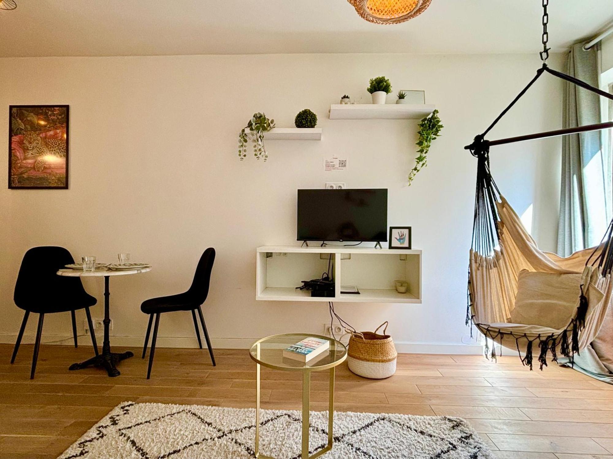 Studio Des *